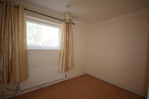 2 bedroom flat to rent, Boyatt Wood
