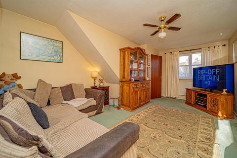 110 Berryfield Park, Melksham, SN12 6BX