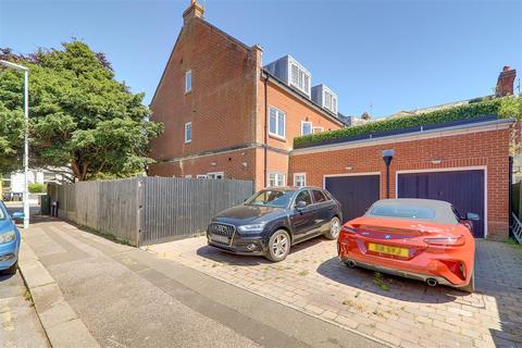 3 bedroom semi-detached house for sale, 85a Rowlands Road, Worthing BN11