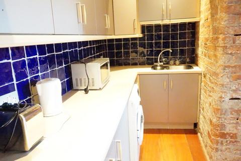 1 bedroom flat to rent, 26 Lister Court, High Street,  HU1 1NH