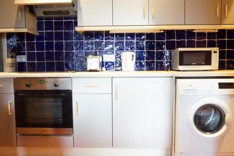 1 bedroom flat to rent, 26 Lister Court, High Street,  HU1 1NH