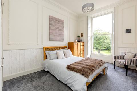 7/2 Claremont Crescent, Edinburgh, EH7 4HX
