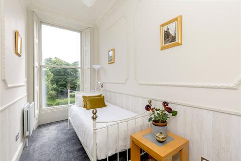 7/2 Claremont Crescent, Edinburgh, EH7 4HX