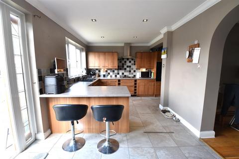 4 bedroom semi-detached house for sale, Stapleton Road, Bexleyheath DA7