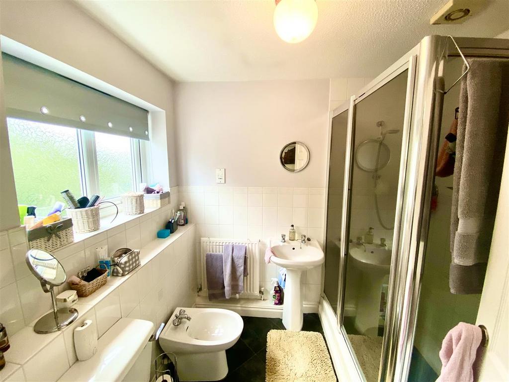 Ensuite.JPG