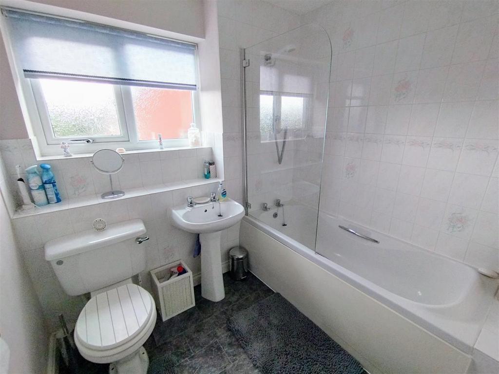 Family Bathroom.jpg