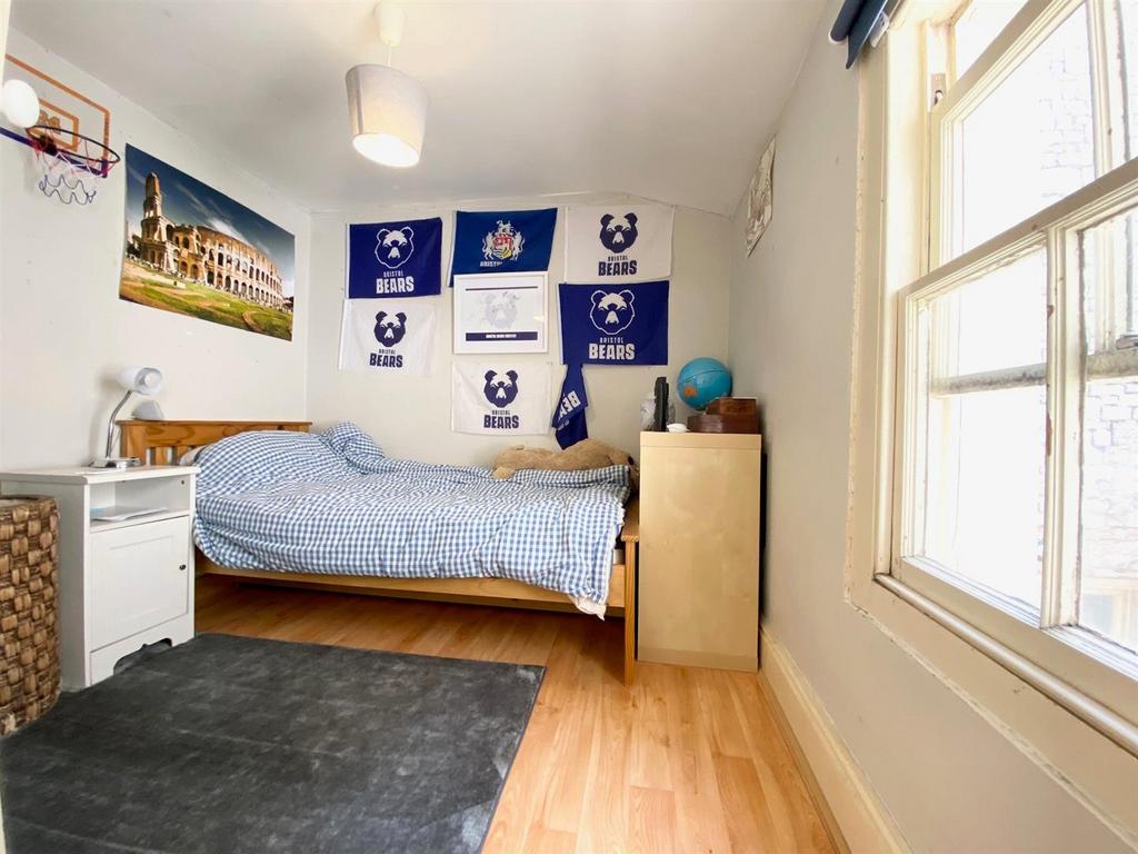 Bedroom 1.jpg