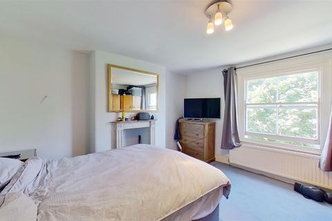 2 bedroom flat to rent, Elmbourne Road, London
