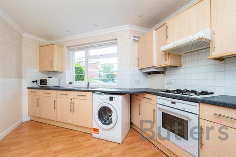 2 bedroom flat to rent, Benhill Wood Road, Sutton