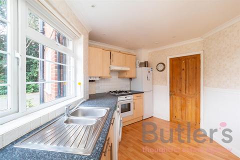 2 bedroom flat to rent, Benhill Wood Road, Sutton