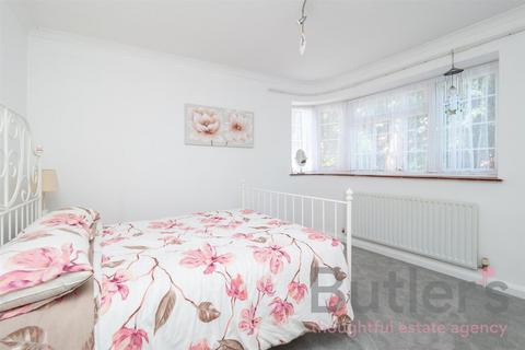 2 bedroom flat to rent, Benhill Wood Road, Sutton