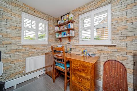 65 Cranesbill Road, Melksham, SN12 7GN