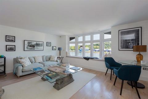 24a Thameside, Henley-on-thames, RG9 2LJ
