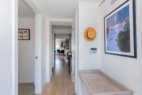 24a Thameside, Henley-on-thames, RG9 2LJ
