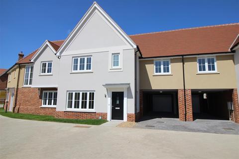 4 bedroom detached house to rent, Thompson Gardens, Coggeshall, Colchester