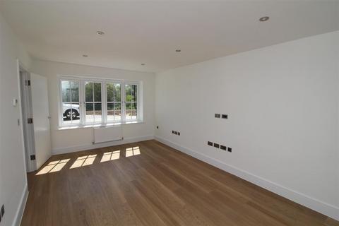 4 bedroom detached house to rent, Thompson Gardens, Coggeshall, Colchester