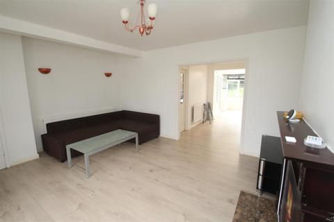 4 bedroom semi-detached house to rent, New Park Drive, Hemel Hempstead