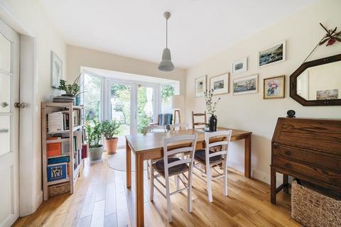 16 Cardinal Avenue, Kingston Upon Thames, KT2 5SB