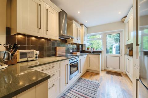 16 Cardinal Avenue, Kingston Upon Thames, KT2 5SB