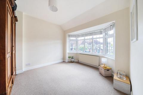16 Cardinal Avenue, Kingston Upon Thames, KT2 5SB