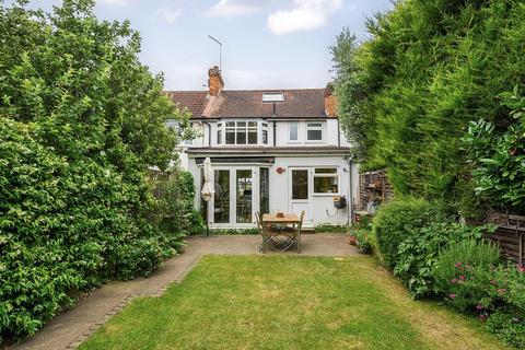 16 Cardinal Avenue, Kingston Upon Thames, KT2 5SB