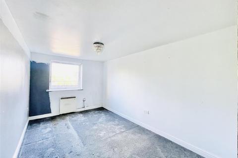 2 bedroom flat for sale, Connington Crescent, London E4