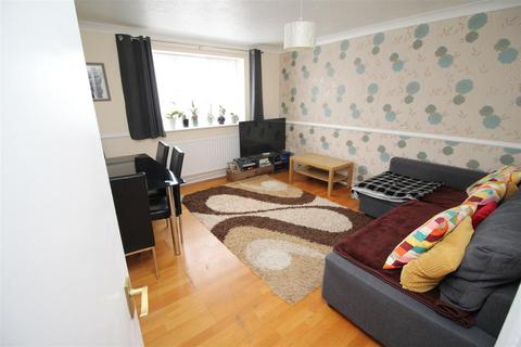 2 bedroom apartment to rent, Fernhill Close, Poole