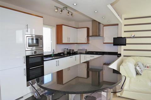 3 bedroom penthouse to rent, Harbour Reach, Stone Close, Poole