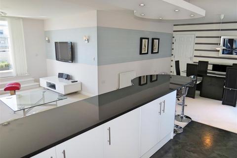 3 bedroom penthouse to rent, Harbour Reach, Stone Close, Poole