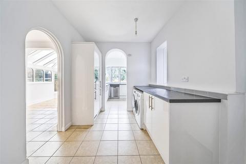 4 bedroom detached house to rent, St. Albans Road, Kingston Upon Thames KT2