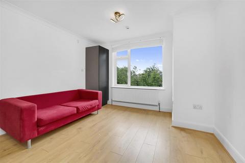3 bedroom flat to rent, Park Chase, Wembley HA9