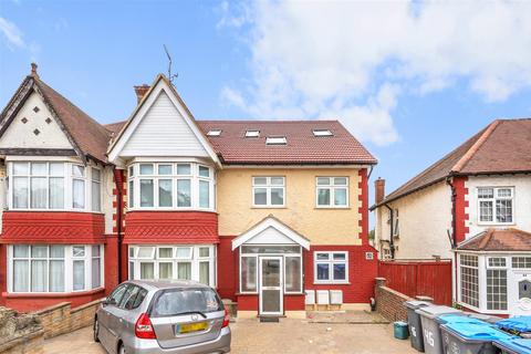 3 bedroom flat to rent, Park Chase, Wembley HA9