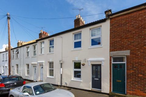 2 bedroom terraced house to rent, Victoria Road, Sevenoaks TN13 1YE