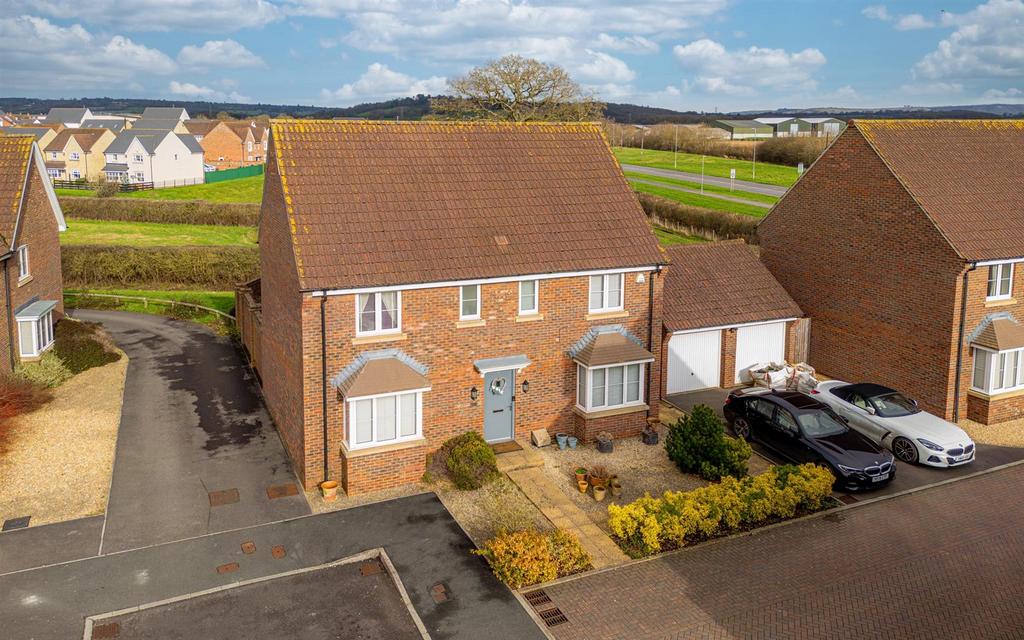 Thyme Road, Melksham SN12 4 bed detached house for sale - £525,000