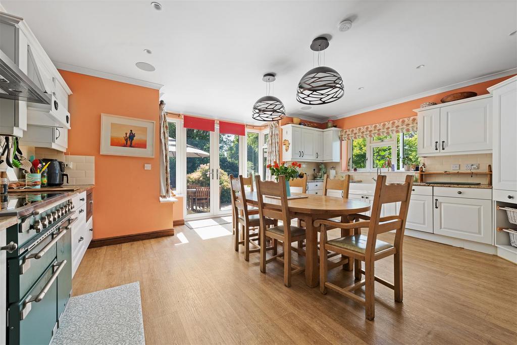 Kitchen/ Dining Room