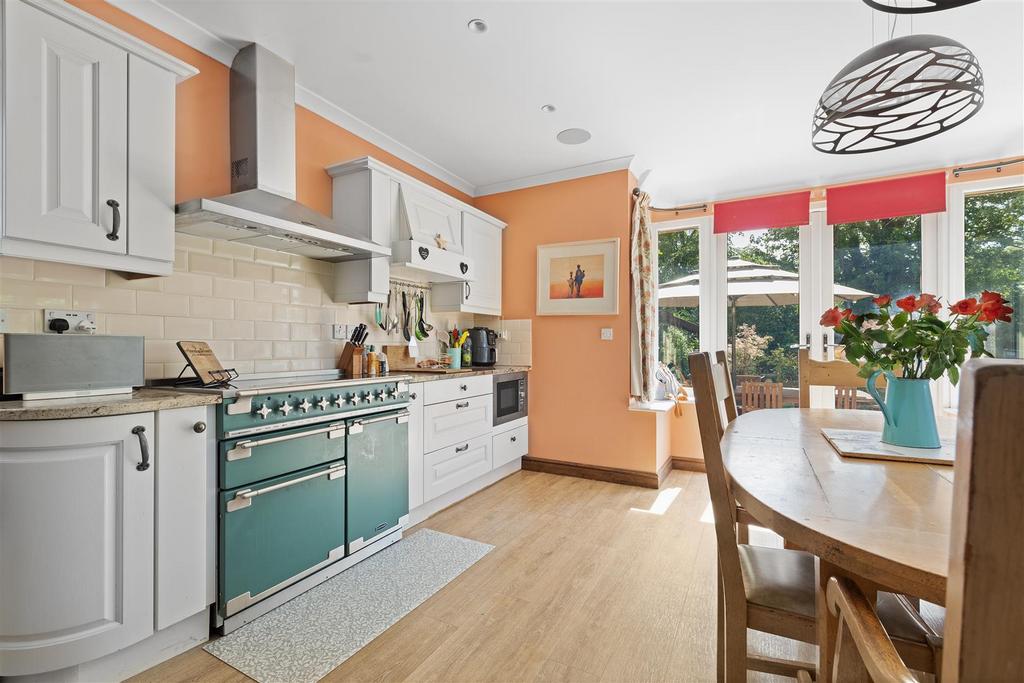 Kitchen/ Dining Room