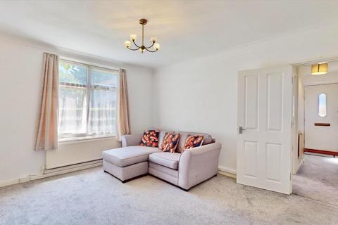 1 bedroom maisonette for sale, Cannington Road, Dagenham, RM9