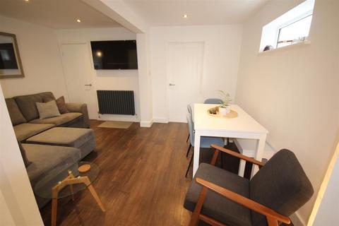2 Cromwell Close, Tutbury, Burton-on-trent, DE13 9HZ