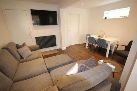 2 Cromwell Close, Tutbury, Burton-on-trent, DE13 9HZ