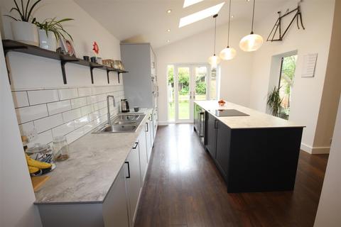 2 Cromwell Close, Tutbury, Burton-on-trent, DE13 9HZ