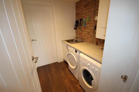 2 Cromwell Close, Tutbury, Burton-on-trent, DE13 9HZ