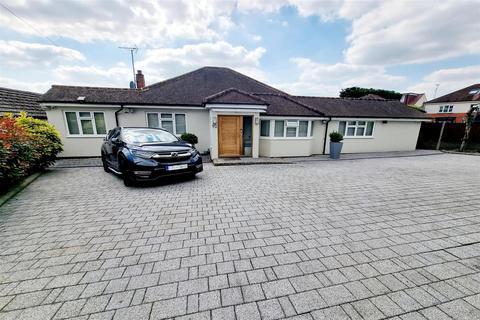 3 bedroom detached bungalow for sale, Park Road, New Barnet, EN4