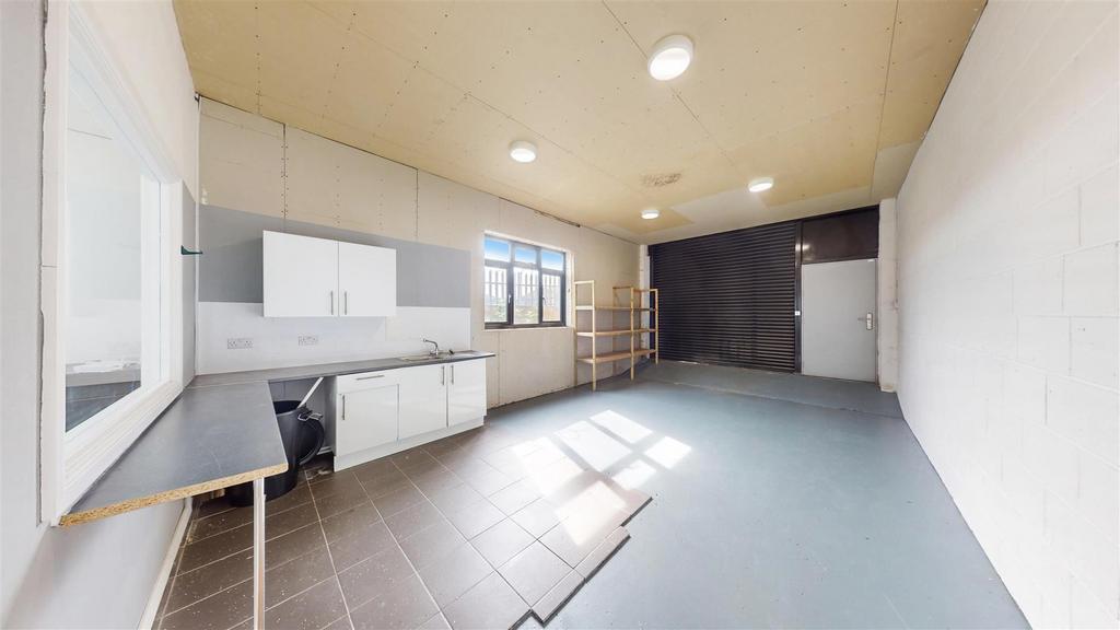 110 Brooker Road - WMUsnfycwys INi Ms J2uf.jpg