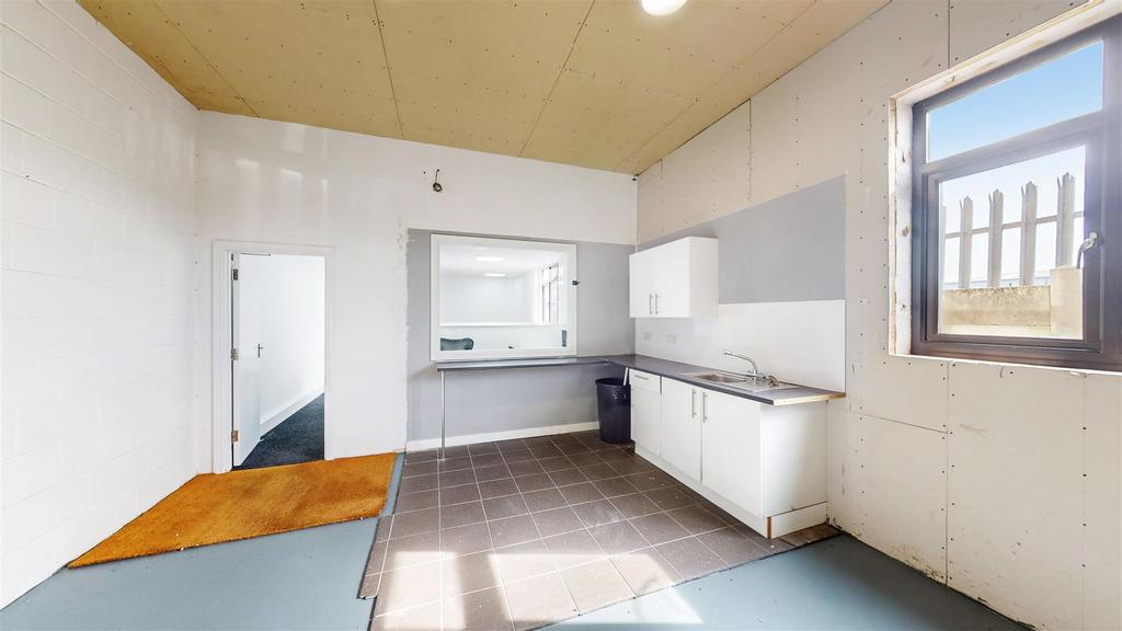110 Brooker Road - jd Zz TIOt Yb Jq5o2g5pj L.jpg
