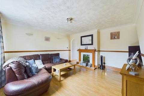 3 bedroom terraced house for sale, Mandeville Close, Longlevens