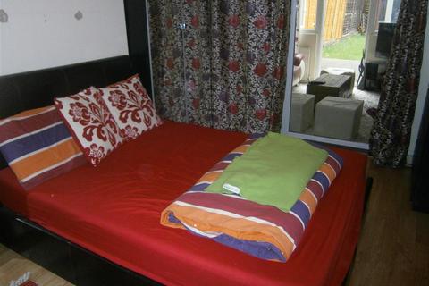 2 bedroom flat to rent, Doreen Avenue, Kingsbury, London, NW9 7NX