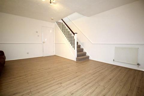 3 bedroom detached house to rent, Roberts Close, Cheshunt