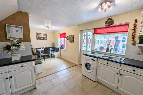 3 bedroom terraced house for sale, Strawberry Hall Lane, Newark