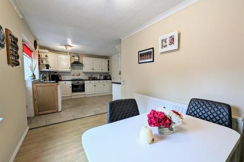 3 bedroom terraced house for sale, Strawberry Hall Lane, Newark