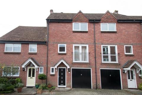 3 bedroom house to rent, Bishops Courtyard